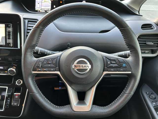 日産 セレナ ハイウェイスター V 愛媛県 2019(令1)年 10.7万km ブリリアントホワイトパール carrozzeria7型ナビ(ワンセグＴＶ/Bluetooth)/全周囲カメラ/両側電動スライド/プロパイロット/衝突被害軽減装置/車線逸脱防止装置/前後ドライブレコーダー/ブラインドスポットモニター/クリアランスソナー/パーキングアシスト/ETC2.0/電動パーキングブレーキ/LEDヘッドライト/オートライト/アイドリングストップ/現状サマー(純正AW)(195/60/R16)/DUNLOP ENASAVE RV505