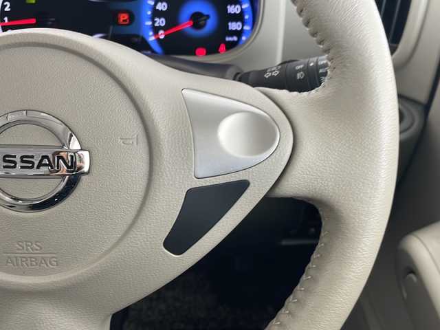 日産 キューブ 15X Vセレクション 愛知県 2018(平30)年 4.9万km ビターショコラ 純正ナビ/ワンセグ/CD DVD/Bluetooth/バックカメラ/純正アルミホイール/オートライト/ドライブレコーダー/ETC/ステアリングスイッチ/スマートキー/プッシュスタート