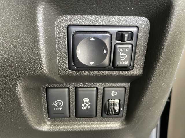 日産 キューブ 15X Vセレクション 愛知県 2018(平30)年 4.9万km ビターショコラ 純正ナビ/ワンセグ/CD DVD/Bluetooth/バックカメラ/純正アルミホイール/オートライト/ドライブレコーダー/ETC/ステアリングスイッチ/スマートキー/プッシュスタート