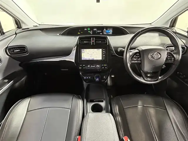 トヨタ プリウス S 大阪府 2019(平31)年 4.4万km アティチュードブラックマイカ 社外エアロ LOXARNY19incAW 純正ナビ(フルセグ/DVD再生/Bluetooth) 360カメラ ETC 衝突軽減 レーダークルコン クリアランスソナー トヨタセーフティセンス