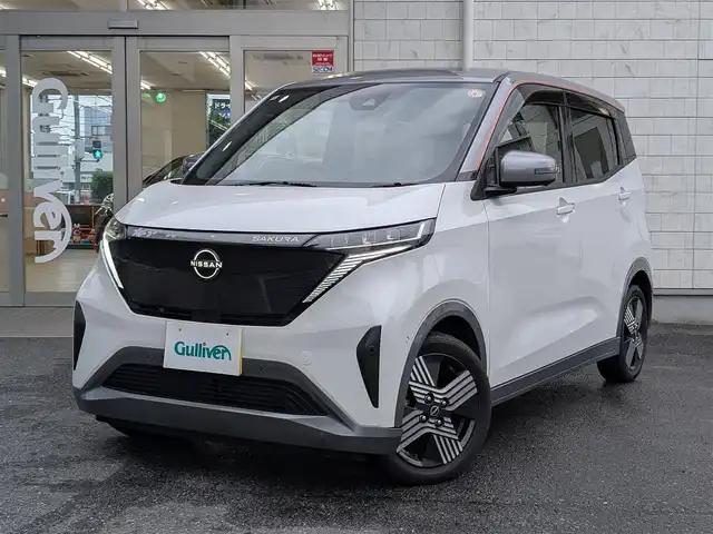 日産 サクラ G 埼玉県 2022(令4)年 1万km チタニウムグレーM/シルキーホワイト フルセグTV/Bluetoothオーディオ/ETC/ドライブレコーダー/アラウンドビューモニター/シートヒーター/ステアリングヒーター/追従機能付　クルーズコントロール/USB充電(Type-A、Type-C)/スマートキー×2/充電ケーブルあり