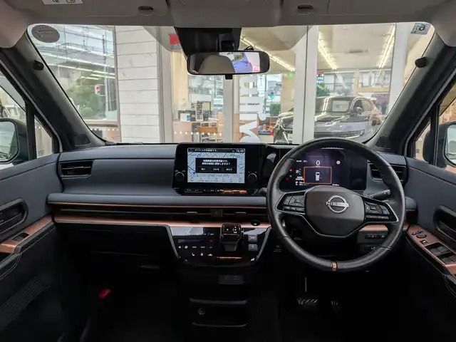 日産 サクラ G 埼玉県 2022(令4)年 1万km チタニウムグレーM/シルキーホワイト フルセグTV/Bluetoothオーディオ/ETC/ドライブレコーダー/アラウンドビューモニター/シートヒーター/ステアリングヒーター/追従機能付　クルーズコントロール/USB充電(Type-A、Type-C)/スマートキー×2/充電ケーブルあり