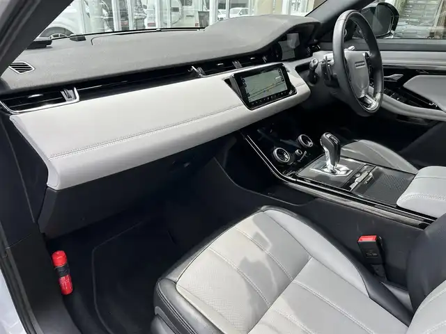 ランドローバー レンジローバーイヴォーク ファーストエディション 福岡県 2020(令2)年 3.9万km ユーロンホワイト ガラスルーフ/アダプティブクルーズコントロール/ブラインドスポットモニター/MERIDIAN/純正ナビ/Applecarplay/androidauto/フルセグTV/Bluetooth/全方位カメラ/ヘッドアップディスプレイ/グレー黒革コンビシート　/前席シートヒーター/パワーバックドア/LEDヘッドライト/デジタルインナーミラー/前後ドライブレコーダー/ETC2.0