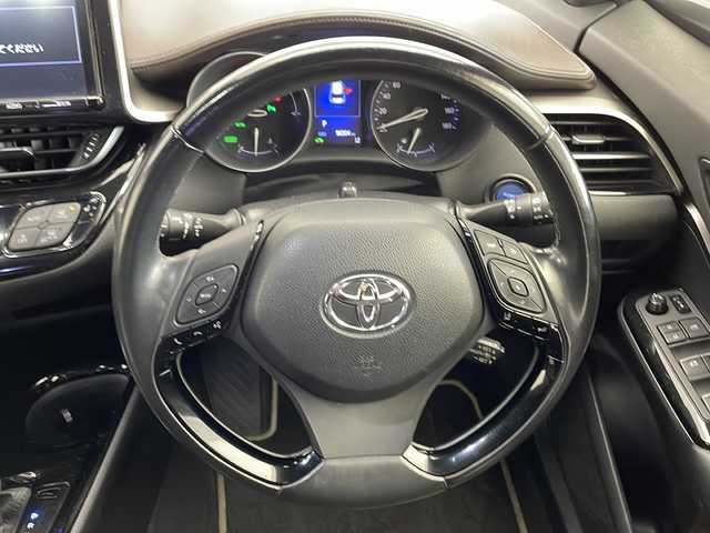 トヨタ Ｃ－ＨＲ G 愛知県 2017(平29)年 9.7万km ホワイトパールクリスタルシャイン 衝突被害軽減ブレーキ/純正9インチSD（ナビなし）/モデリスタエアロパーツ/レーダークルーズコントロール/シートヒーター/フルセグTV/CD DVD/Bluetooth/バックカメラ/コーナーセンサー/純正アルミホイール/ブラインドスポットモニター/LEDヘッドライト/オートマチックハイビーム/ドライブレコーダー/ETC/ステアリングスイッチ/スマートキー/プッシュスタート