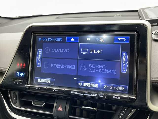 トヨタ Ｃ－ＨＲ G 愛知県 2017(平29)年 9.7万km ホワイトパールクリスタルシャイン 衝突被害軽減ブレーキ/純正9インチSD（ナビなし）/モデリスタエアロパーツ/レーダークルーズコントロール/シートヒーター/フルセグTV/CD DVD/Bluetooth/バックカメラ/コーナーセンサー/純正アルミホイール/ブラインドスポットモニター/LEDヘッドライト/オートマチックハイビーム/ドライブレコーダー/ETC/ステアリングスイッチ/スマートキー/プッシュスタート