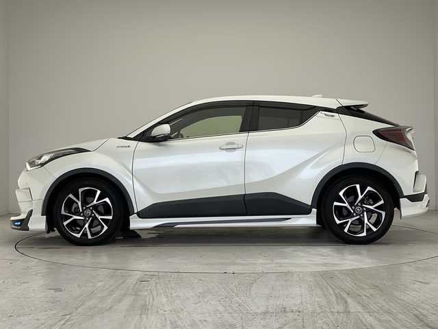 トヨタ Ｃ－ＨＲ G 愛知県 2017(平29)年 9.7万km ホワイトパールクリスタルシャイン 衝突被害軽減ブレーキ/純正9インチSD（ナビなし）/モデリスタエアロパーツ/レーダークルーズコントロール/シートヒーター/フルセグTV/CD DVD/Bluetooth/バックカメラ/コーナーセンサー/純正アルミホイール/ブラインドスポットモニター/LEDヘッドライト/オートマチックハイビーム/ドライブレコーダー/ETC/ステアリングスイッチ/スマートキー/プッシュスタート
