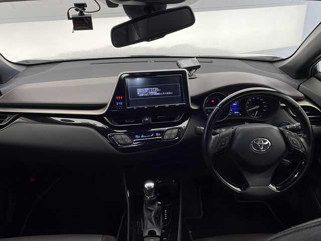 トヨタ Ｃ－ＨＲ G 愛知県 2017(平29)年 9.7万km ホワイトパールクリスタルシャイン 衝突被害軽減ブレーキ/純正9インチSD（ナビなし）/モデリスタエアロパーツ/レーダークルーズコントロール/シートヒーター/フルセグTV/CD DVD/Bluetooth/バックカメラ/コーナーセンサー/純正アルミホイール/ブラインドスポットモニター/LEDヘッドライト/オートマチックハイビーム/ドライブレコーダー/ETC/ステアリングスイッチ/スマートキー/プッシュスタート
