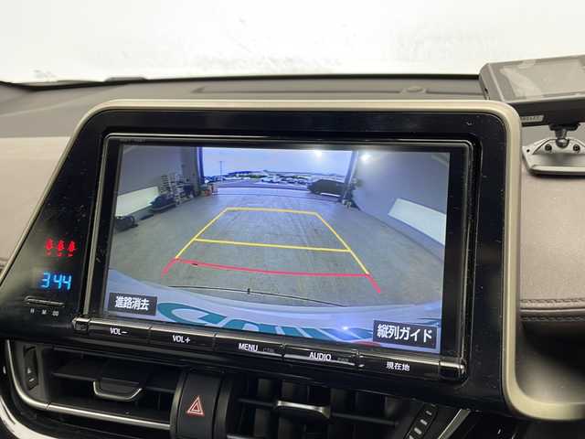 トヨタ Ｃ－ＨＲ G 愛知県 2017(平29)年 9.7万km ホワイトパールクリスタルシャイン 衝突被害軽減ブレーキ/純正9インチSD（ナビなし）/モデリスタエアロパーツ/レーダークルーズコントロール/シートヒーター/フルセグTV/CD DVD/Bluetooth/バックカメラ/コーナーセンサー/純正アルミホイール/ブラインドスポットモニター/LEDヘッドライト/オートマチックハイビーム/ドライブレコーダー/ETC/ステアリングスイッチ/スマートキー/プッシュスタート