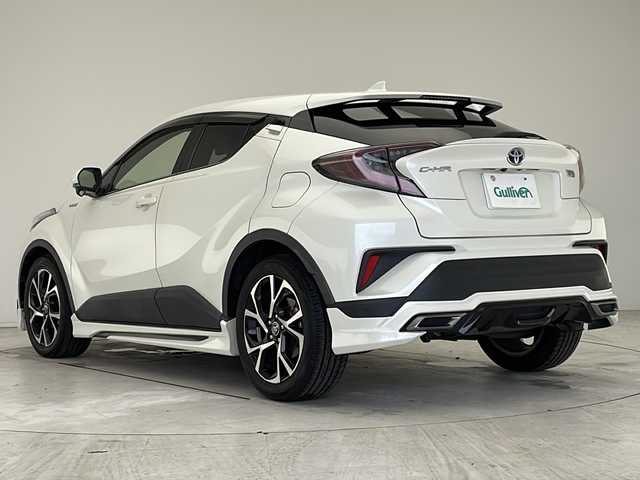 トヨタ Ｃ－ＨＲ G 愛知県 2017(平29)年 9.7万km ホワイトパールクリスタルシャイン 衝突被害軽減ブレーキ/純正9インチSD（ナビなし）/モデリスタエアロパーツ/レーダークルーズコントロール/シートヒーター/フルセグTV/CD DVD/Bluetooth/バックカメラ/コーナーセンサー/純正アルミホイール/ブラインドスポットモニター/LEDヘッドライト/オートマチックハイビーム/ドライブレコーダー/ETC/ステアリングスイッチ/スマートキー/プッシュスタート