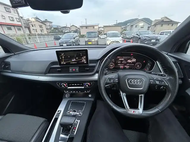 アウディ Ｑ５ 2．0TFSIクワトロ スポーツ 岡山県 2018(平30)年 5.8万km 白 MMIナビ/フルセグTV、CD、DVD、Bluettooth/AM、FM/全方位カメラ/パークアシスト/アダブティブクルーズコントロール/前席シートヒーター/前席パワーシート/運転席メモリーシート/パワーバックドア/パドルシフト/ハーフレザーシート/ビルトインETC2.0