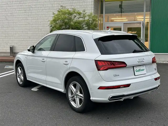 アウディ Ｑ５ 2．0TFSIクワトロ スポーツ 岡山県 2018(平30)年 5.8万km 白 MMIナビ/フルセグTV、CD、DVD、Bluettooth/AM、FM/全方位カメラ/パークアシスト/アダブティブクルーズコントロール/前席シートヒーター/前席パワーシート/運転席メモリーシート/パワーバックドア/パドルシフト/ハーフレザーシート/ビルトインETC2.0