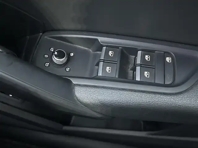 アウディ Ｑ５ 2．0TFSIクワトロ スポーツ 岡山県 2018(平30)年 5.8万km 白 MMIナビ/フルセグTV、CD、DVD、Bluettooth/AM、FM/全方位カメラ/パークアシスト/アダブティブクルーズコントロール/前席シートヒーター/前席パワーシート/運転席メモリーシート/パワーバックドア/パドルシフト/ハーフレザーシート/ビルトインETC2.0