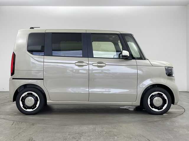 ホンダ Ｎ ＢＯＸ ファッションスタイル 兵庫県 2025(令7)年 0.1千km プレミアムアイボリーパールⅡ ・純正ナビ/Bluetooth/DVD/SD/Apple car play/・バックカメラ/・Honda SENSING/・衝突軽減ブレーキ/・先行車発進お知らせ機能/・歩行者事故低減ステアリング/・路外逸脱抑制機能/・標識認識機能/・渋滞追従機能付アダプティブクルーズコントロール/・車線維持支援システム/・オートハイビーム/・誤発進抑制機能/・後方誤発進抑制機能/・近距離衝突軽減ブレーキ/・横滑り防止装置/・パーキングセンサーシステム/・電動パーキングブレーキ/・ブレーキホールド/・前席シートヒーター/・両側パワースライドドア/・LEDオートライト/・ヘッドライトレベライザー/・プッシュスタートボタン/・スペアキー