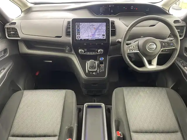 日産 セレナ e－パワー ハイウェイスター V 大阪府 2022(令4)年 5.7万km ブリリアントホワイトパール 360度セーフティサポート/　・エマージェンシーブレーキ/　・踏み間違い防止アシスト/　・車線逸脱防止支援システム/　・車線逸脱警報機能/　・後側方衝突防止支援システム/　・後側方車両検知警報/　・標識認識機能/プロパイロット/アラウンドビューモニター/両側パワースライドドア/レーダークルーズコントロール/LEDヘッドライト/ハイビームアシスト/フォグランプ/コーナーセンサー/スマートキー/ETC