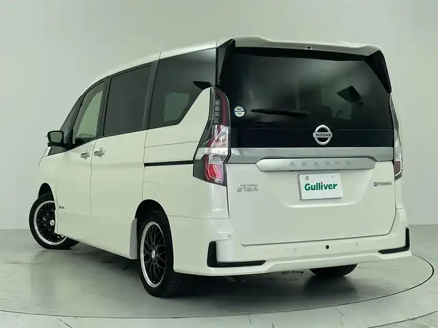 日産 セレナ e－パワー ハイウェイスター V 大阪府 2022(令4)年 5.7万km ブリリアントホワイトパール 360度セーフティサポート/　・エマージェンシーブレーキ/　・踏み間違い防止アシスト/　・車線逸脱防止支援システム/　・車線逸脱警報機能/　・後側方衝突防止支援システム/　・後側方車両検知警報/　・標識認識機能/プロパイロット/アラウンドビューモニター/両側パワースライドドア/レーダークルーズコントロール/LEDヘッドライト/ハイビームアシスト/フォグランプ/コーナーセンサー/スマートキー/ETC