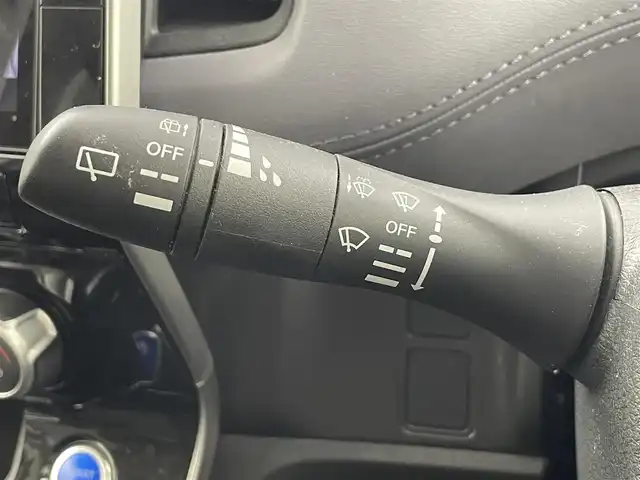 日産 セレナ e－パワー ハイウェイスター V 大阪府 2022(令4)年 5.7万km ブリリアントホワイトパール 360度セーフティサポート/　・エマージェンシーブレーキ/　・踏み間違い防止アシスト/　・車線逸脱防止支援システム/　・車線逸脱警報機能/　・後側方衝突防止支援システム/　・後側方車両検知警報/　・標識認識機能/プロパイロット/アラウンドビューモニター/両側パワースライドドア/レーダークルーズコントロール/LEDヘッドライト/ハイビームアシスト/フォグランプ/コーナーセンサー/スマートキー/ETC
