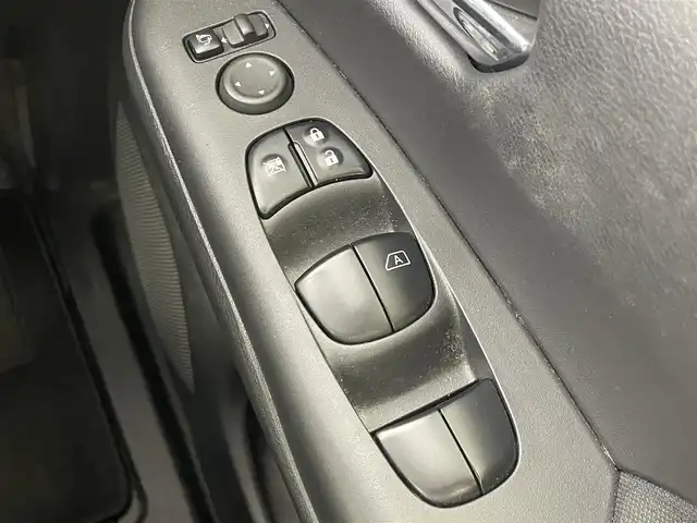 日産 セレナ e－パワー ハイウェイスター V 大阪府 2022(令4)年 5.7万km ブリリアントホワイトパール 360度セーフティサポート/　・エマージェンシーブレーキ/　・踏み間違い防止アシスト/　・車線逸脱防止支援システム/　・車線逸脱警報機能/　・後側方衝突防止支援システム/　・後側方車両検知警報/　・標識認識機能/プロパイロット/アラウンドビューモニター/両側パワースライドドア/レーダークルーズコントロール/LEDヘッドライト/ハイビームアシスト/フォグランプ/コーナーセンサー/スマートキー/ETC