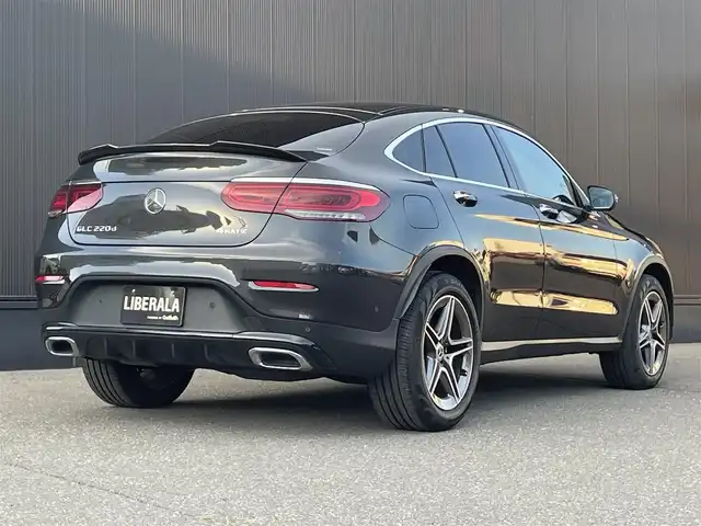 メルセデス・ベンツ ＧＬＣ２２０ d 4マチック クーペ 道東・釧路十勝 2022(令4)年 2.4万km 黒 4WD/ワンオーナー/ドライビングスタンスパッケージ/・カメラ＆パーキング/・道路標識アシステム/・アクティブレーンキープアシスト/・アクティブブレーキアシスト/・アクティブクルーズコントロール/・アクティブステアリングアシスト/・オートマチックハイビームコントロールプラス/・マルチビームLED/・ブラインドスポットアシスト/エクステリアAMGライン/・フロントグリル/・フロント＆リアバンパー/・19インチAW/AMGスタイリング/・フロントスポイラー/・サイドスカート/セミアクティブエアサスペンション/純正メーカーナビ/ (FM/AM/BT/USB)/フルセグTV/バックカメラ/全方位カメラ/ETC/革巻きステアリング/ステアリングスイッチ/パドルシフト/レザーシート/パワーシート/ (運転席/助手席)/シートヒーター/ (全席)/メモリーシート/ (運転席/助手席)/プッシュスタート/スマートキー/スペアキー/オートライト/純正LEDヘッドライト/電動格納ミラー/純正フロアマット/アイドリングストップ/横滑り防止装置/取扱説明書/保証書