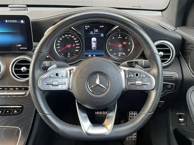 メルセデス・ベンツ ＧＬＣ２２０ d 4マチック クーペ 道東・釧路十勝 2022(令4)年 2.4万km 黒 4WD/ワンオーナー/ドライビングスタンスパッケージ/・カメラ＆パーキング/・道路標識アシステム/・アクティブレーンキープアシスト/・アクティブブレーキアシスト/・アクティブクルーズコントロール/・アクティブステアリングアシスト/・オートマチックハイビームコントロールプラス/・マルチビームLED/・ブラインドスポットアシスト/エクステリアAMGライン/・フロントグリル/・フロント＆リアバンパー/・19インチAW/AMGスタイリング/・フロントスポイラー/・サイドスカート/セミアクティブエアサスペンション/純正メーカーナビ/ (FM/AM/BT/USB)/フルセグTV/バックカメラ/全方位カメラ/ETC/革巻きステアリング/ステアリングスイッチ/パドルシフト/レザーシート/パワーシート/ (運転席/助手席)/シートヒーター/ (全席)/メモリーシート/ (運転席/助手席)/プッシュスタート/スマートキー/スペアキー/オートライト/純正LEDヘッドライト/電動格納ミラー/純正フロアマット/アイドリングストップ/横滑り防止装置/取扱説明書/保証書