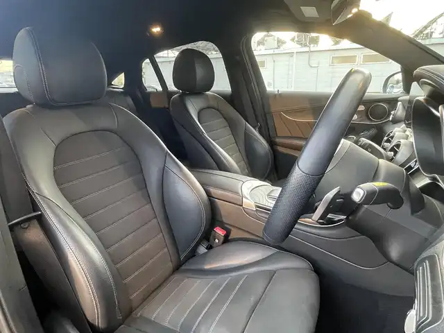 メルセデス・ベンツ ＧＬＣ２２０ d 4マチック クーペ 道東・釧路十勝 2022(令4)年 2.4万km 黒 4WD/ワンオーナー/ドライビングスタンスパッケージ/・カメラ＆パーキング/・道路標識アシステム/・アクティブレーンキープアシスト/・アクティブブレーキアシスト/・アクティブクルーズコントロール/・アクティブステアリングアシスト/・オートマチックハイビームコントロールプラス/・マルチビームLED/・ブラインドスポットアシスト/エクステリアAMGライン/・フロントグリル/・フロント＆リアバンパー/・19インチAW/AMGスタイリング/・フロントスポイラー/・サイドスカート/セミアクティブエアサスペンション/純正メーカーナビ/ (FM/AM/BT/USB)/フルセグTV/バックカメラ/全方位カメラ/ETC/革巻きステアリング/ステアリングスイッチ/パドルシフト/レザーシート/パワーシート/ (運転席/助手席)/シートヒーター/ (全席)/メモリーシート/ (運転席/助手席)/プッシュスタート/スマートキー/スペアキー/オートライト/純正LEDヘッドライト/電動格納ミラー/純正フロアマット/アイドリングストップ/横滑り防止装置/取扱説明書/保証書
