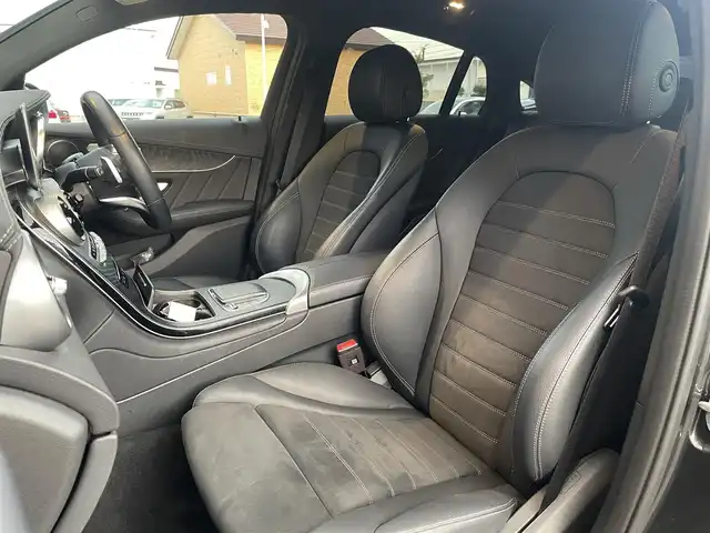 メルセデス・ベンツ ＧＬＣ２２０ d 4マチック クーペ 道東・釧路十勝 2022(令4)年 2.4万km 黒 4WD/ワンオーナー/ドライビングスタンスパッケージ/・カメラ＆パーキング/・道路標識アシステム/・アクティブレーンキープアシスト/・アクティブブレーキアシスト/・アクティブクルーズコントロール/・アクティブステアリングアシスト/・オートマチックハイビームコントロールプラス/・マルチビームLED/・ブラインドスポットアシスト/エクステリアAMGライン/・フロントグリル/・フロント＆リアバンパー/・19インチAW/AMGスタイリング/・フロントスポイラー/・サイドスカート/セミアクティブエアサスペンション/純正メーカーナビ/ (FM/AM/BT/USB)/フルセグTV/バックカメラ/全方位カメラ/ETC/革巻きステアリング/ステアリングスイッチ/パドルシフト/レザーシート/パワーシート/ (運転席/助手席)/シートヒーター/ (全席)/メモリーシート/ (運転席/助手席)/プッシュスタート/スマートキー/スペアキー/オートライト/純正LEDヘッドライト/電動格納ミラー/純正フロアマット/アイドリングストップ/横滑り防止装置/取扱説明書/保証書