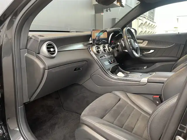 メルセデス・ベンツ ＧＬＣ２２０ d 4マチック クーペ 道東・釧路十勝 2022(令4)年 2.4万km 黒 4WD/ワンオーナー/ドライビングスタンスパッケージ/・カメラ＆パーキング/・道路標識アシステム/・アクティブレーンキープアシスト/・アクティブブレーキアシスト/・アクティブクルーズコントロール/・アクティブステアリングアシスト/・オートマチックハイビームコントロールプラス/・マルチビームLED/・ブラインドスポットアシスト/エクステリアAMGライン/・フロントグリル/・フロント＆リアバンパー/・19インチAW/AMGスタイリング/・フロントスポイラー/・サイドスカート/セミアクティブエアサスペンション/純正メーカーナビ/ (FM/AM/BT/USB)/フルセグTV/バックカメラ/全方位カメラ/ETC/革巻きステアリング/ステアリングスイッチ/パドルシフト/レザーシート/パワーシート/ (運転席/助手席)/シートヒーター/ (全席)/メモリーシート/ (運転席/助手席)/プッシュスタート/スマートキー/スペアキー/オートライト/純正LEDヘッドライト/電動格納ミラー/純正フロアマット/アイドリングストップ/横滑り防止装置/取扱説明書/保証書