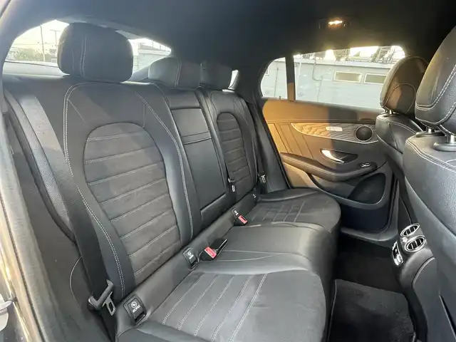 メルセデス・ベンツ ＧＬＣ２２０ d 4マチック クーペ 道東・釧路十勝 2022(令4)年 2.4万km 黒 4WD/ワンオーナー/ドライビングスタンスパッケージ/・カメラ＆パーキング/・道路標識アシステム/・アクティブレーンキープアシスト/・アクティブブレーキアシスト/・アクティブクルーズコントロール/・アクティブステアリングアシスト/・オートマチックハイビームコントロールプラス/・マルチビームLED/・ブラインドスポットアシスト/エクステリアAMGライン/・フロントグリル/・フロント＆リアバンパー/・19インチAW/AMGスタイリング/・フロントスポイラー/・サイドスカート/セミアクティブエアサスペンション/純正メーカーナビ/ (FM/AM/BT/USB)/フルセグTV/バックカメラ/全方位カメラ/ETC/革巻きステアリング/ステアリングスイッチ/パドルシフト/レザーシート/パワーシート/ (運転席/助手席)/シートヒーター/ (全席)/メモリーシート/ (運転席/助手席)/プッシュスタート/スマートキー/スペアキー/オートライト/純正LEDヘッドライト/電動格納ミラー/純正フロアマット/アイドリングストップ/横滑り防止装置/取扱説明書/保証書