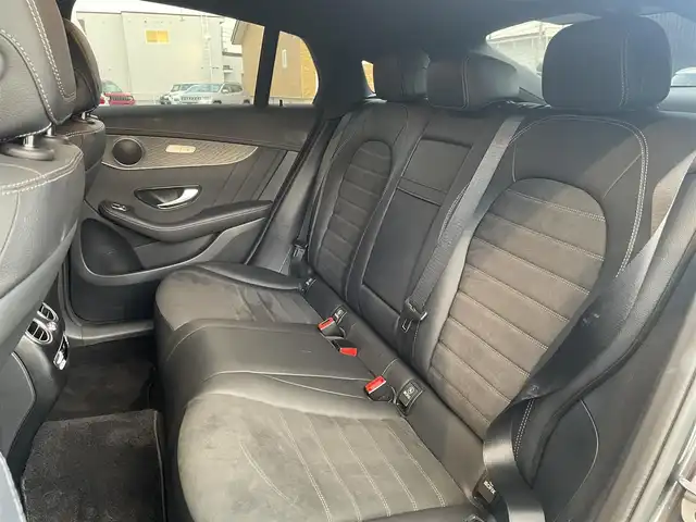 メルセデス・ベンツ ＧＬＣ２２０ d 4マチック クーペ 道東・釧路十勝 2022(令4)年 2.4万km 黒 4WD/ワンオーナー/ドライビングスタンスパッケージ/・カメラ＆パーキング/・道路標識アシステム/・アクティブレーンキープアシスト/・アクティブブレーキアシスト/・アクティブクルーズコントロール/・アクティブステアリングアシスト/・オートマチックハイビームコントロールプラス/・マルチビームLED/・ブラインドスポットアシスト/エクステリアAMGライン/・フロントグリル/・フロント＆リアバンパー/・19インチAW/AMGスタイリング/・フロントスポイラー/・サイドスカート/セミアクティブエアサスペンション/純正メーカーナビ/ (FM/AM/BT/USB)/フルセグTV/バックカメラ/全方位カメラ/ETC/革巻きステアリング/ステアリングスイッチ/パドルシフト/レザーシート/パワーシート/ (運転席/助手席)/シートヒーター/ (全席)/メモリーシート/ (運転席/助手席)/プッシュスタート/スマートキー/スペアキー/オートライト/純正LEDヘッドライト/電動格納ミラー/純正フロアマット/アイドリングストップ/横滑り防止装置/取扱説明書/保証書