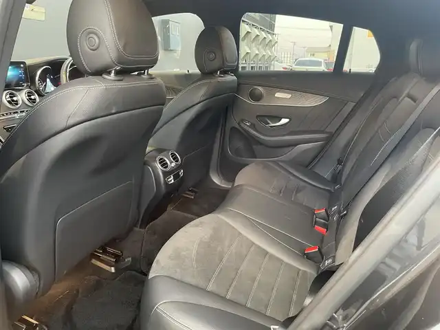 メルセデス・ベンツ ＧＬＣ２２０ d 4マチック クーペ 道東・釧路十勝 2022(令4)年 2.4万km 黒 4WD/ワンオーナー/ドライビングスタンスパッケージ/・カメラ＆パーキング/・道路標識アシステム/・アクティブレーンキープアシスト/・アクティブブレーキアシスト/・アクティブクルーズコントロール/・アクティブステアリングアシスト/・オートマチックハイビームコントロールプラス/・マルチビームLED/・ブラインドスポットアシスト/エクステリアAMGライン/・フロントグリル/・フロント＆リアバンパー/・19インチAW/AMGスタイリング/・フロントスポイラー/・サイドスカート/セミアクティブエアサスペンション/純正メーカーナビ/ (FM/AM/BT/USB)/フルセグTV/バックカメラ/全方位カメラ/ETC/革巻きステアリング/ステアリングスイッチ/パドルシフト/レザーシート/パワーシート/ (運転席/助手席)/シートヒーター/ (全席)/メモリーシート/ (運転席/助手席)/プッシュスタート/スマートキー/スペアキー/オートライト/純正LEDヘッドライト/電動格納ミラー/純正フロアマット/アイドリングストップ/横滑り防止装置/取扱説明書/保証書