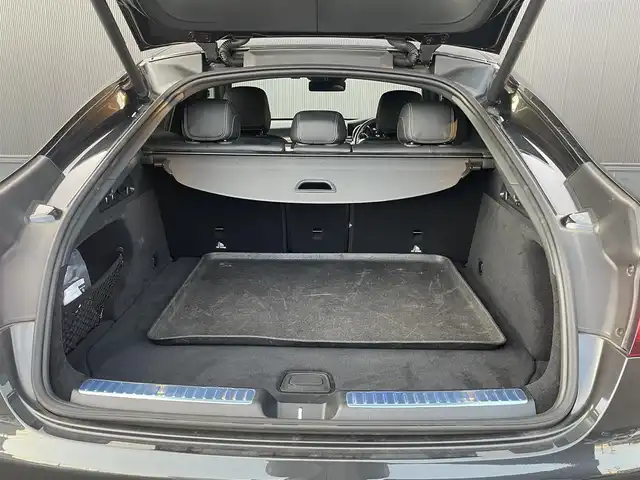 メルセデス・ベンツ ＧＬＣ２２０ d 4マチック クーペ 道東・釧路十勝 2022(令4)年 2.4万km 黒 4WD/ワンオーナー/ドライビングスタンスパッケージ/・カメラ＆パーキング/・道路標識アシステム/・アクティブレーンキープアシスト/・アクティブブレーキアシスト/・アクティブクルーズコントロール/・アクティブステアリングアシスト/・オートマチックハイビームコントロールプラス/・マルチビームLED/・ブラインドスポットアシスト/エクステリアAMGライン/・フロントグリル/・フロント＆リアバンパー/・19インチAW/AMGスタイリング/・フロントスポイラー/・サイドスカート/セミアクティブエアサスペンション/純正メーカーナビ/ (FM/AM/BT/USB)/フルセグTV/バックカメラ/全方位カメラ/ETC/革巻きステアリング/ステアリングスイッチ/パドルシフト/レザーシート/パワーシート/ (運転席/助手席)/シートヒーター/ (全席)/メモリーシート/ (運転席/助手席)/プッシュスタート/スマートキー/スペアキー/オートライト/純正LEDヘッドライト/電動格納ミラー/純正フロアマット/アイドリングストップ/横滑り防止装置/取扱説明書/保証書