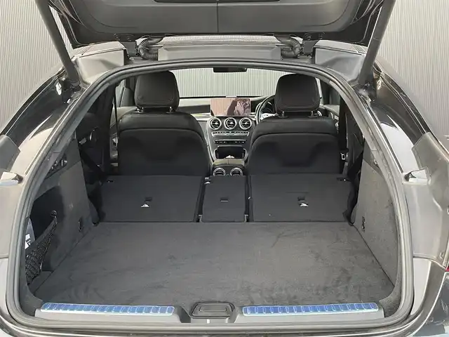 メルセデス・ベンツ ＧＬＣ２２０ d 4マチック クーペ 道東・釧路十勝 2022(令4)年 2.4万km 黒 4WD/ワンオーナー/ドライビングスタンスパッケージ/・カメラ＆パーキング/・道路標識アシステム/・アクティブレーンキープアシスト/・アクティブブレーキアシスト/・アクティブクルーズコントロール/・アクティブステアリングアシスト/・オートマチックハイビームコントロールプラス/・マルチビームLED/・ブラインドスポットアシスト/エクステリアAMGライン/・フロントグリル/・フロント＆リアバンパー/・19インチAW/AMGスタイリング/・フロントスポイラー/・サイドスカート/セミアクティブエアサスペンション/純正メーカーナビ/ (FM/AM/BT/USB)/フルセグTV/バックカメラ/全方位カメラ/ETC/革巻きステアリング/ステアリングスイッチ/パドルシフト/レザーシート/パワーシート/ (運転席/助手席)/シートヒーター/ (全席)/メモリーシート/ (運転席/助手席)/プッシュスタート/スマートキー/スペアキー/オートライト/純正LEDヘッドライト/電動格納ミラー/純正フロアマット/アイドリングストップ/横滑り防止装置/取扱説明書/保証書
