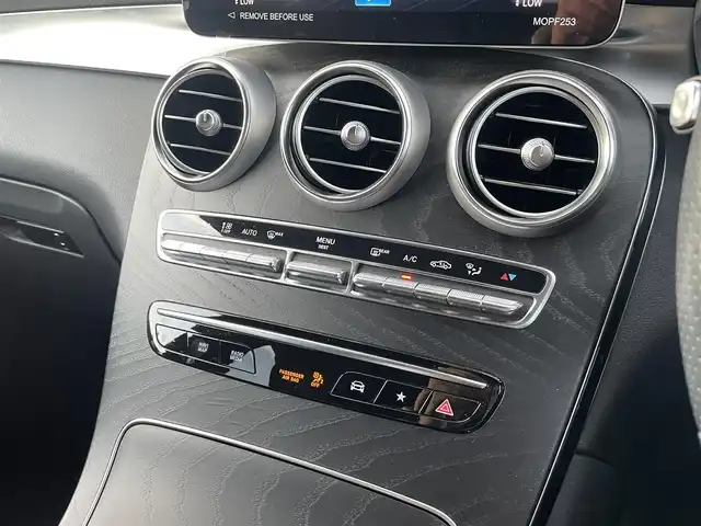 メルセデス・ベンツ ＧＬＣ２２０ d 4マチック クーペ 道東・釧路十勝 2022(令4)年 2.4万km 黒 4WD/ワンオーナー/ドライビングスタンスパッケージ/・カメラ＆パーキング/・道路標識アシステム/・アクティブレーンキープアシスト/・アクティブブレーキアシスト/・アクティブクルーズコントロール/・アクティブステアリングアシスト/・オートマチックハイビームコントロールプラス/・マルチビームLED/・ブラインドスポットアシスト/エクステリアAMGライン/・フロントグリル/・フロント＆リアバンパー/・19インチAW/AMGスタイリング/・フロントスポイラー/・サイドスカート/セミアクティブエアサスペンション/純正メーカーナビ/ (FM/AM/BT/USB)/フルセグTV/バックカメラ/全方位カメラ/ETC/革巻きステアリング/ステアリングスイッチ/パドルシフト/レザーシート/パワーシート/ (運転席/助手席)/シートヒーター/ (全席)/メモリーシート/ (運転席/助手席)/プッシュスタート/スマートキー/スペアキー/オートライト/純正LEDヘッドライト/電動格納ミラー/純正フロアマット/アイドリングストップ/横滑り防止装置/取扱説明書/保証書