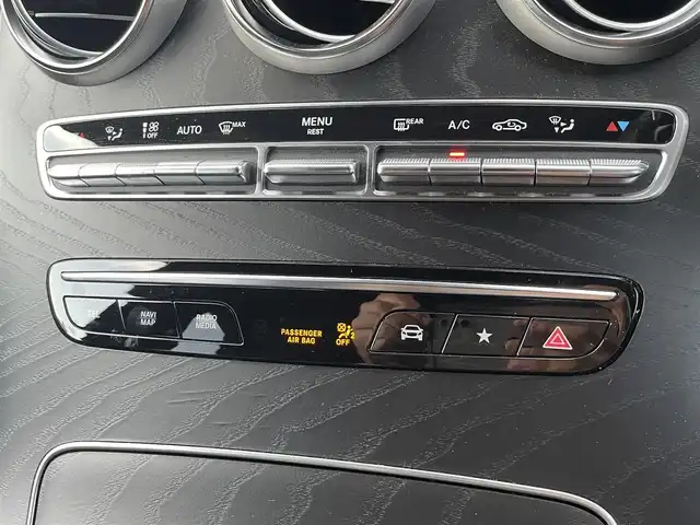 メルセデス・ベンツ ＧＬＣ２２０ d 4マチック クーペ 道東・釧路十勝 2022(令4)年 2.4万km 黒 4WD/ワンオーナー/ドライビングスタンスパッケージ/・カメラ＆パーキング/・道路標識アシステム/・アクティブレーンキープアシスト/・アクティブブレーキアシスト/・アクティブクルーズコントロール/・アクティブステアリングアシスト/・オートマチックハイビームコントロールプラス/・マルチビームLED/・ブラインドスポットアシスト/エクステリアAMGライン/・フロントグリル/・フロント＆リアバンパー/・19インチAW/AMGスタイリング/・フロントスポイラー/・サイドスカート/セミアクティブエアサスペンション/純正メーカーナビ/ (FM/AM/BT/USB)/フルセグTV/バックカメラ/全方位カメラ/ETC/革巻きステアリング/ステアリングスイッチ/パドルシフト/レザーシート/パワーシート/ (運転席/助手席)/シートヒーター/ (全席)/メモリーシート/ (運転席/助手席)/プッシュスタート/スマートキー/スペアキー/オートライト/純正LEDヘッドライト/電動格納ミラー/純正フロアマット/アイドリングストップ/横滑り防止装置/取扱説明書/保証書