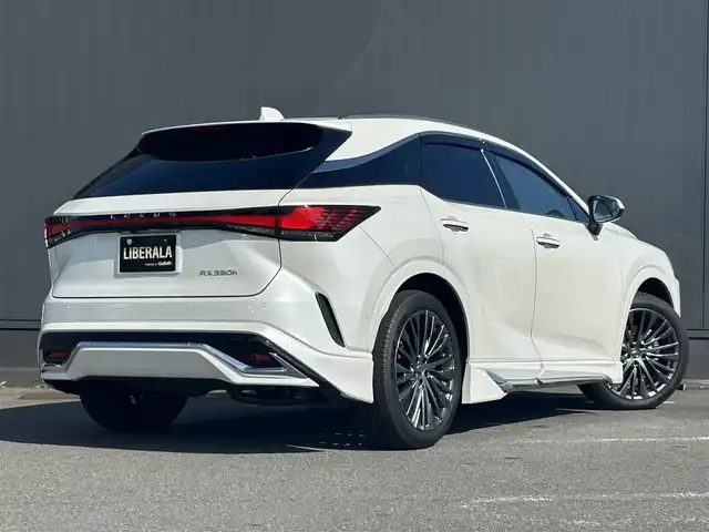 レクサス ＲＸ 350h バージョンL 茨城県 2024(令6)年 0.9万km ソニッククォーツ ワンオーナー/純正ナビ/（AM.FM.BT.Applecarplay）/フルセグTV/360°カメラ/ETC2.0/パノラマSR/白半革シート/デジタルインナーミラー/HUD/D/N席パワーシート/D/N席シートヒーター/D/N席ベンチレーション/ステラリングヒーター/パワーバックドア/オートホールド/LEDヘッドライト/オートライト/オートハイビーム