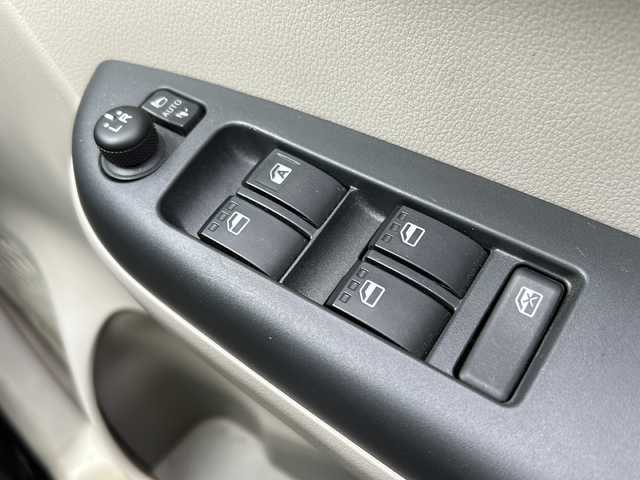 トヨタ パッソ X Lパッケージ S 岩手県 2018(平30)年 4万km キナコメタリック ワンオーナー /衝突軽減装置 /社外AW冬タイヤ有 /プッシュスタート /スマートキー /横滑り防止装置 /オートハイビーム /フロントワイパーデアイサー /パーキングソナー /ドアバイザー/フロアマット/保証書　取説