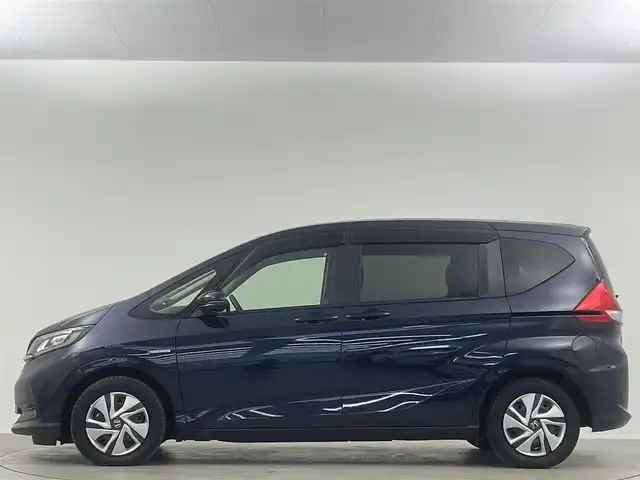 ホンダ フリード ハイブリット G ホンダセンシング 埼玉県 2021(令3)年 3.6万km ミッドナイトブルービームM 純正９型ナビ　１１．６型後席モニター　両側電動スライドドア　シートヒーター　バックカメラ　ＥＴＣ　追従走行　フルセグＴＶ　スマートキー　CD/DVD　Bluetooth　純正フロアマット　衝突被害軽減