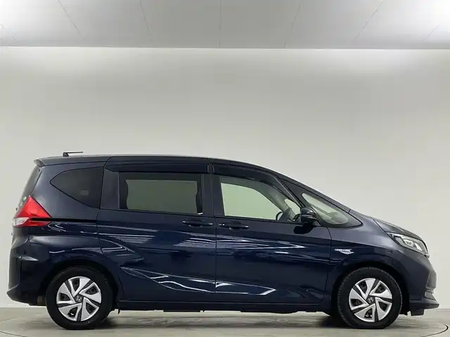 ホンダ フリード ハイブリット G ホンダセンシング 埼玉県 2021(令3)年 3.6万km ミッドナイトブルービームM 純正９型ナビ　１１．６型後席モニター　両側電動スライドドア　シートヒーター　バックカメラ　ＥＴＣ　追従走行　フルセグＴＶ　スマートキー　CD/DVD　Bluetooth　純正フロアマット　衝突被害軽減