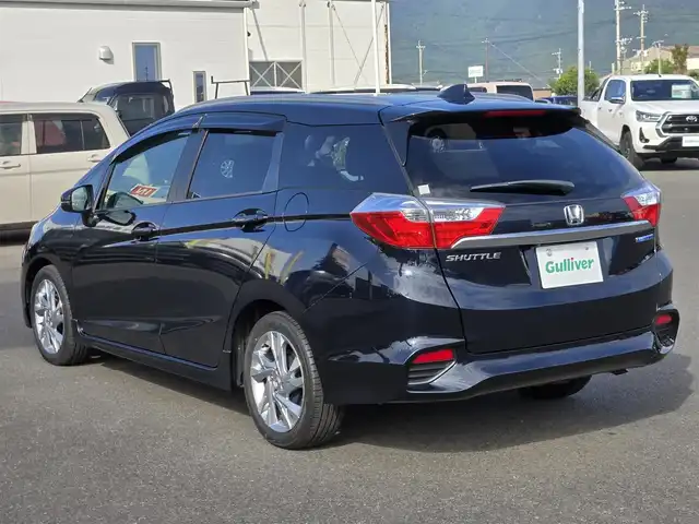 ホンダ シャトル ハイブリッド Z 鹿児島県 2015(平27)年 2.7万km ミッドナイトブルービームM 〇ストラーダナビ/〇フルセグTV/〇バックカメラ/〇ETC/〇クルーズコントロール/〇シティブレーキアクティブシステム/〇SRSエアバッグ/〇オートライト/〇LEDヘッドランプ/〇プラズマクラスター付オートエアコン/〇革巻きステアリングホイール/〇ステアリングスイッチ/〇パドルシフト/〇合皮/ファブリックコンビシート/〇シートヒーター/〇純正16インチアルミホイール/〇シルバールーフレール/〇スマートエントリー/スタートシステム/〇禁煙車