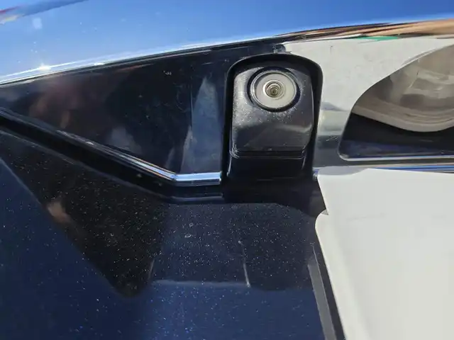 ホンダ シャトル ハイブリッド Z 鹿児島県 2015(平27)年 2.7万km ミッドナイトブルービームM 〇ストラーダナビ/〇フルセグTV/〇バックカメラ/〇ETC/〇クルーズコントロール/〇シティブレーキアクティブシステム/〇SRSエアバッグ/〇オートライト/〇LEDヘッドランプ/〇プラズマクラスター付オートエアコン/〇革巻きステアリングホイール/〇ステアリングスイッチ/〇パドルシフト/〇合皮/ファブリックコンビシート/〇シートヒーター/〇純正16インチアルミホイール/〇シルバールーフレール/〇スマートエントリー/スタートシステム/〇禁煙車