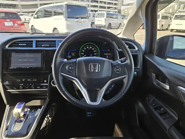 ホンダ シャトル ハイブリッド Z 鹿児島県 2015(平27)年 2.7万km ミッドナイトブルービームM 〇ストラーダナビ/〇フルセグTV/〇バックカメラ/〇ETC/〇クルーズコントロール/〇シティブレーキアクティブシステム/〇SRSエアバッグ/〇オートライト/〇LEDヘッドランプ/〇プラズマクラスター付オートエアコン/〇革巻きステアリングホイール/〇ステアリングスイッチ/〇パドルシフト/〇合皮/ファブリックコンビシート/〇シートヒーター/〇純正16インチアルミホイール/〇シルバールーフレール/〇スマートエントリー/スタートシステム/〇禁煙車