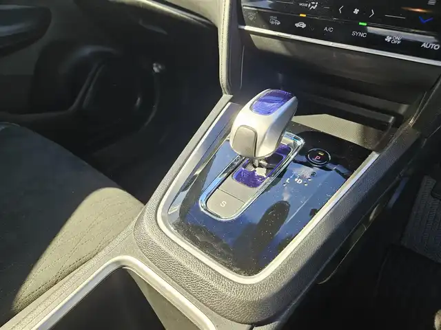 ホンダ シャトル ハイブリッド Z 鹿児島県 2015(平27)年 2.7万km ミッドナイトブルービームM 〇ストラーダナビ/〇フルセグTV/〇バックカメラ/〇ETC/〇クルーズコントロール/〇シティブレーキアクティブシステム/〇SRSエアバッグ/〇オートライト/〇LEDヘッドランプ/〇プラズマクラスター付オートエアコン/〇革巻きステアリングホイール/〇ステアリングスイッチ/〇パドルシフト/〇合皮/ファブリックコンビシート/〇シートヒーター/〇純正16インチアルミホイール/〇シルバールーフレール/〇スマートエントリー/スタートシステム/〇禁煙車