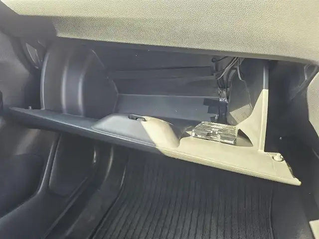 ホンダ シャトル ハイブリッド Z 鹿児島県 2015(平27)年 2.7万km ミッドナイトブルービームM 〇ストラーダナビ/〇フルセグTV/〇バックカメラ/〇ETC/〇クルーズコントロール/〇シティブレーキアクティブシステム/〇SRSエアバッグ/〇オートライト/〇LEDヘッドランプ/〇プラズマクラスター付オートエアコン/〇革巻きステアリングホイール/〇ステアリングスイッチ/〇パドルシフト/〇合皮/ファブリックコンビシート/〇シートヒーター/〇純正16インチアルミホイール/〇シルバールーフレール/〇スマートエントリー/スタートシステム/〇禁煙車