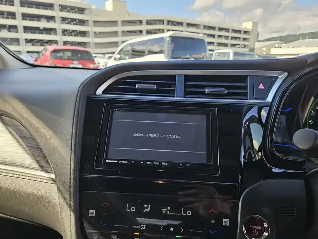 ホンダ シャトル ハイブリッド Z 鹿児島県 2015(平27)年 2.7万km ミッドナイトブルービームM 〇ストラーダナビ/〇フルセグTV/〇バックカメラ/〇ETC/〇クルーズコントロール/〇シティブレーキアクティブシステム/〇SRSエアバッグ/〇オートライト/〇LEDヘッドランプ/〇プラズマクラスター付オートエアコン/〇革巻きステアリングホイール/〇ステアリングスイッチ/〇パドルシフト/〇合皮/ファブリックコンビシート/〇シートヒーター/〇純正16インチアルミホイール/〇シルバールーフレール/〇スマートエントリー/スタートシステム/〇禁煙車