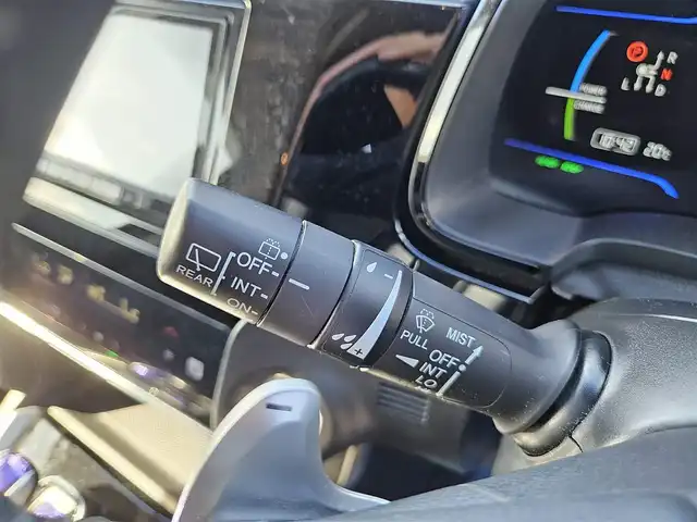 ホンダ シャトル ハイブリッド Z 鹿児島県 2015(平27)年 2.7万km ミッドナイトブルービームM 〇ストラーダナビ/〇フルセグTV/〇バックカメラ/〇ETC/〇クルーズコントロール/〇シティブレーキアクティブシステム/〇SRSエアバッグ/〇オートライト/〇LEDヘッドランプ/〇プラズマクラスター付オートエアコン/〇革巻きステアリングホイール/〇ステアリングスイッチ/〇パドルシフト/〇合皮/ファブリックコンビシート/〇シートヒーター/〇純正16インチアルミホイール/〇シルバールーフレール/〇スマートエントリー/スタートシステム/〇禁煙車