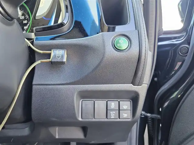 ホンダ シャトル ハイブリッド Z 鹿児島県 2015(平27)年 2.7万km ミッドナイトブルービームM 〇ストラーダナビ/〇フルセグTV/〇バックカメラ/〇ETC/〇クルーズコントロール/〇シティブレーキアクティブシステム/〇SRSエアバッグ/〇オートライト/〇LEDヘッドランプ/〇プラズマクラスター付オートエアコン/〇革巻きステアリングホイール/〇ステアリングスイッチ/〇パドルシフト/〇合皮/ファブリックコンビシート/〇シートヒーター/〇純正16インチアルミホイール/〇シルバールーフレール/〇スマートエントリー/スタートシステム/〇禁煙車