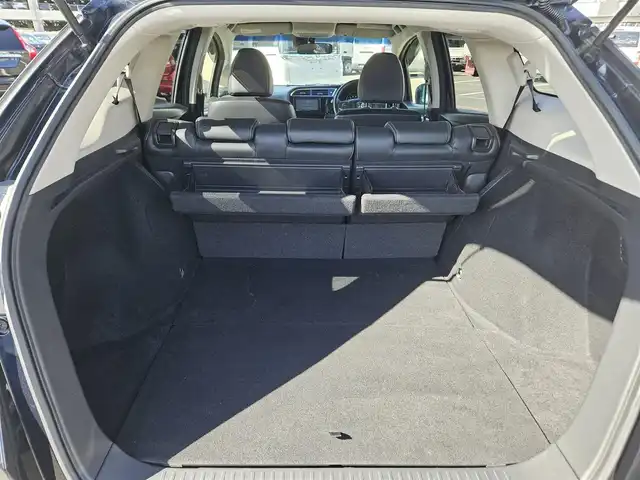 ホンダ シャトル ハイブリッド Z 鹿児島県 2015(平27)年 2.7万km ミッドナイトブルービームM 〇ストラーダナビ/〇フルセグTV/〇バックカメラ/〇ETC/〇クルーズコントロール/〇シティブレーキアクティブシステム/〇SRSエアバッグ/〇オートライト/〇LEDヘッドランプ/〇プラズマクラスター付オートエアコン/〇革巻きステアリングホイール/〇ステアリングスイッチ/〇パドルシフト/〇合皮/ファブリックコンビシート/〇シートヒーター/〇純正16インチアルミホイール/〇シルバールーフレール/〇スマートエントリー/スタートシステム/〇禁煙車