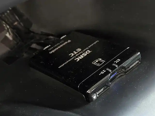 ホンダ シャトル ハイブリッド Z 鹿児島県 2015(平27)年 2.7万km ミッドナイトブルービームM 〇ストラーダナビ/〇フルセグTV/〇バックカメラ/〇ETC/〇クルーズコントロール/〇シティブレーキアクティブシステム/〇SRSエアバッグ/〇オートライト/〇LEDヘッドランプ/〇プラズマクラスター付オートエアコン/〇革巻きステアリングホイール/〇ステアリングスイッチ/〇パドルシフト/〇合皮/ファブリックコンビシート/〇シートヒーター/〇純正16インチアルミホイール/〇シルバールーフレール/〇スマートエントリー/スタートシステム/〇禁煙車