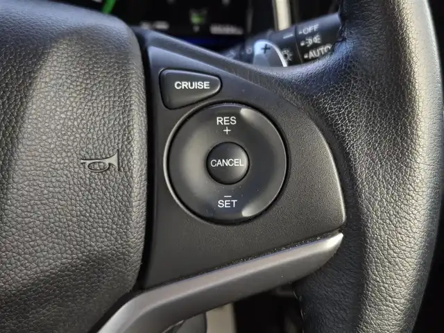 ホンダ シャトル ハイブリッド Z 鹿児島県 2015(平27)年 2.7万km ミッドナイトブルービームM 〇ストラーダナビ/〇フルセグTV/〇バックカメラ/〇ETC/〇クルーズコントロール/〇シティブレーキアクティブシステム/〇SRSエアバッグ/〇オートライト/〇LEDヘッドランプ/〇プラズマクラスター付オートエアコン/〇革巻きステアリングホイール/〇ステアリングスイッチ/〇パドルシフト/〇合皮/ファブリックコンビシート/〇シートヒーター/〇純正16インチアルミホイール/〇シルバールーフレール/〇スマートエントリー/スタートシステム/〇禁煙車