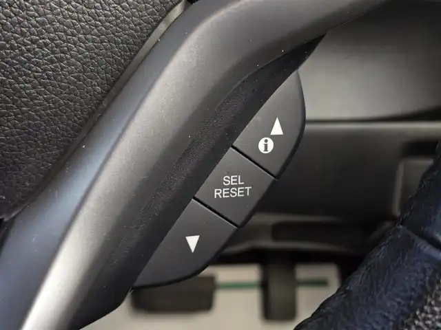 ホンダ シャトル ハイブリッド Z 鹿児島県 2015(平27)年 2.7万km ミッドナイトブルービームM 〇ストラーダナビ/〇フルセグTV/〇バックカメラ/〇ETC/〇クルーズコントロール/〇シティブレーキアクティブシステム/〇SRSエアバッグ/〇オートライト/〇LEDヘッドランプ/〇プラズマクラスター付オートエアコン/〇革巻きステアリングホイール/〇ステアリングスイッチ/〇パドルシフト/〇合皮/ファブリックコンビシート/〇シートヒーター/〇純正16インチアルミホイール/〇シルバールーフレール/〇スマートエントリー/スタートシステム/〇禁煙車