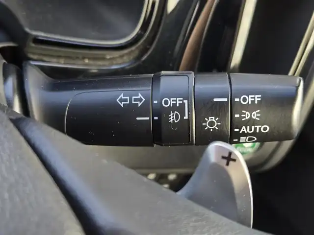 ホンダ シャトル ハイブリッド Z 鹿児島県 2015(平27)年 2.7万km ミッドナイトブルービームM 〇ストラーダナビ/〇フルセグTV/〇バックカメラ/〇ETC/〇クルーズコントロール/〇シティブレーキアクティブシステム/〇SRSエアバッグ/〇オートライト/〇LEDヘッドランプ/〇プラズマクラスター付オートエアコン/〇革巻きステアリングホイール/〇ステアリングスイッチ/〇パドルシフト/〇合皮/ファブリックコンビシート/〇シートヒーター/〇純正16インチアルミホイール/〇シルバールーフレール/〇スマートエントリー/スタートシステム/〇禁煙車